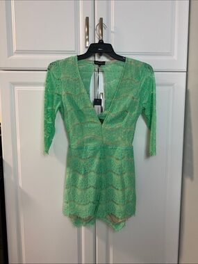 Green Lace V-Neck Romper with Three-Quarter Sleeves